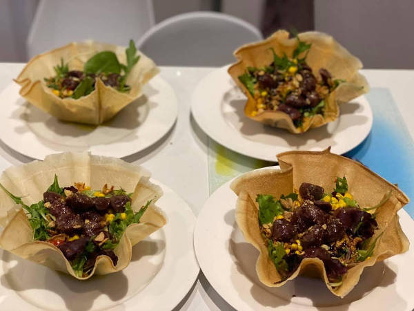 The host table slider3